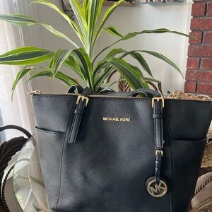 MICHAEL KORS BLACK EAST WEST PURSE